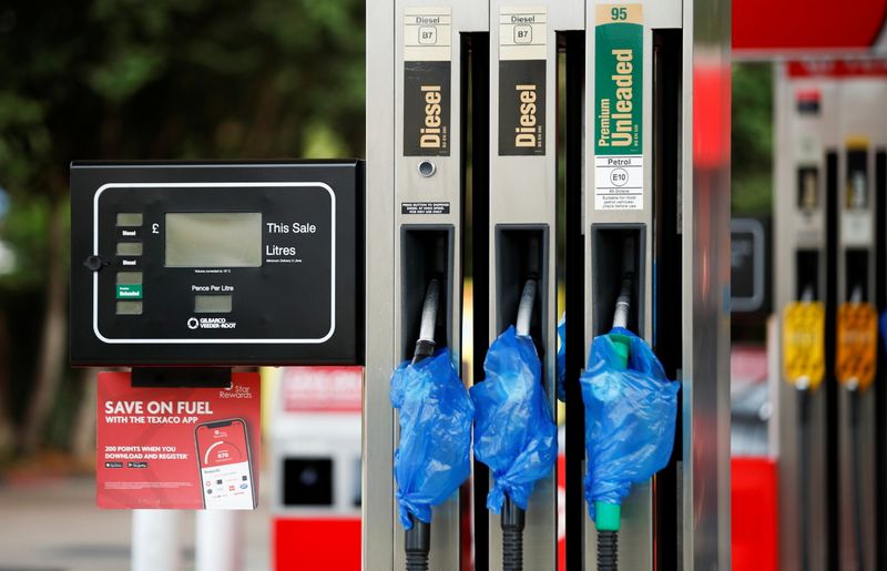 &copy; Reuters. Out of use petrol pumps are seen at a Texaco fuel station in Luton, Britain, September 29, 2021. REUTERS/Andrew Boyers