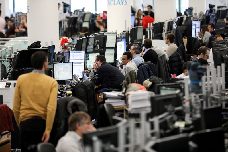 &copy; Reuters. Traders work on the trading floor of Barclays Bank at Canary Wharf in London, Britain December 7, 2018. REUTERS/Simon Dawson