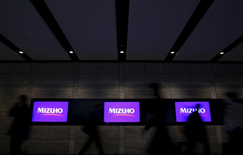 &copy; Reuters. みずほ銀行は３０日午後、システム不具合で一部の外為取引における送金処理が遅れていると発表した。写真は２０１５年５月、東京で撮影（２０２１年　ロイター/Yuya Shino）