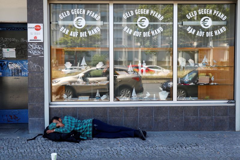 &copy; Reuters. A homeless man is pictured in front of a pawnshop, amid the coronavirus disease (COVID-19) outbreak in Berlin, Germany, July 30, 2020. REUTERS/Fabrizio Bensch