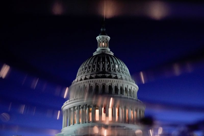 &copy; Reuters. Reflexo do Capitólio dos EUA numa poça d'água em Washington
17/12/2020
REUTERS/Erin Scott
