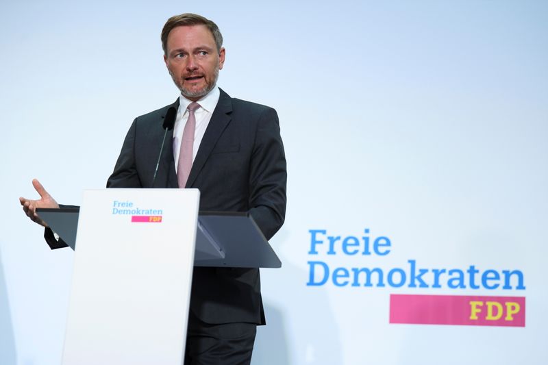 &copy; Reuters. El líder de los FDP,  Christian Lindner, en rueda de prensa tras las elecciones generales de Alemania, Berlín, Alemania, 27 septiembre 2021.
REUTERS/Annegret Hilse