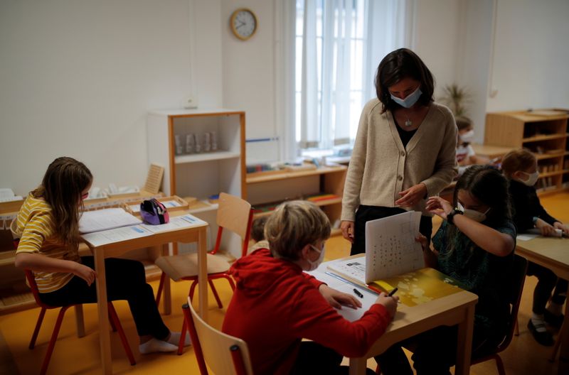 &copy; Reuters. Sala de aula em escola francesa em Cherbourg-en-Contentin
23/09/2021
REUTERS/Stephane Mahe