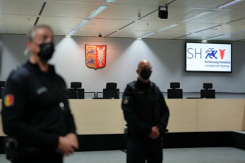 &copy; Reuters. Judicial officers stand in an empty courtroom of the Landgericht Itzehoe court before a trial against the accused 96-year-old former secretary to the SS commander of the Stutthof concentration camp, in Itzehoe, Germany, September 30, 2021. Markus Schreibe