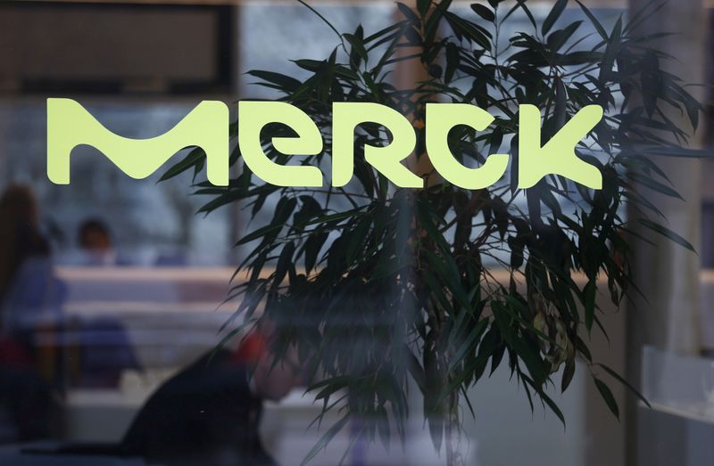 &copy; Reuters. FILE PHOTO: A logo of drugs and chemicals group Merck KGaA is pictured in Darmstadt, Germany January 28, 2016.  REUTERS/Ralph Orlowski