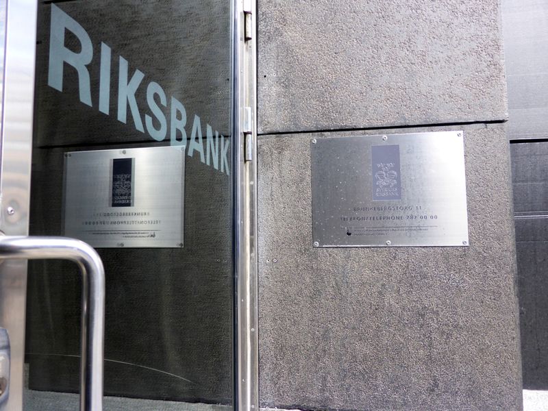 &copy; Reuters. Vista de uma entrada do banco central da Suécia, em Estocolmo, 12 de agosto de 2016. REUTERS/Violette Goarant