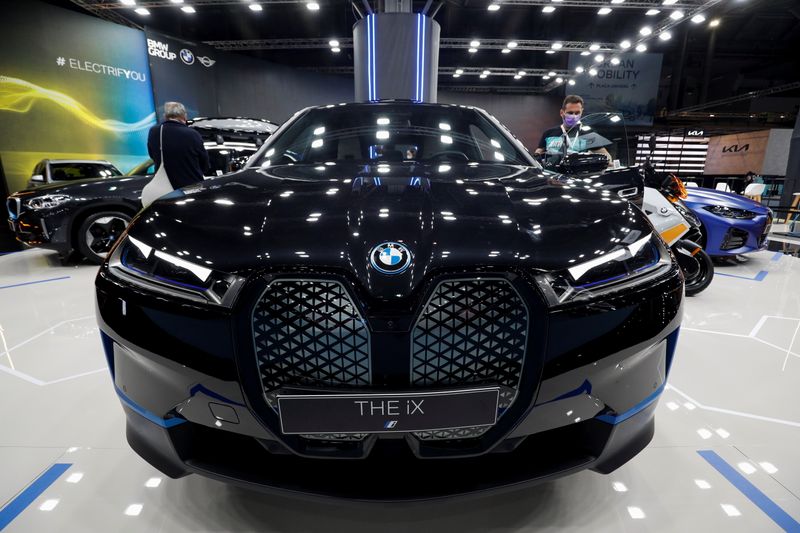 &copy; Reuters. FILE PHOTO: A BMW car is seen at the venue of the Automobile Show in Barcelona, Spain, September 30, 2021. REUTERS/Albert Gea