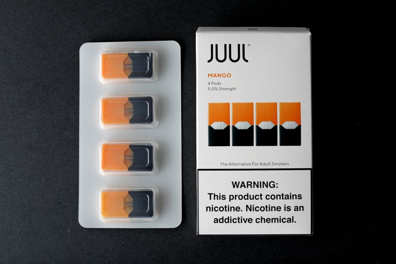 &copy; Reuters. FILE PHOTO: JUUL e-cigarette vaping pods are shown in this photo illustration taken September 14, 2018. REUTERS/Mike Blake/Illustration