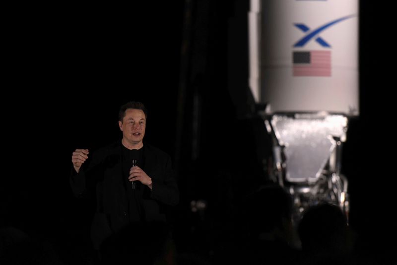 &copy; Reuters. FILE PHOTO: SpaceX's Elon Musk gives an update on the company's Mars rocket Starship in Boca Chica, Texas U.S. September 28, 2019. REUTERS/Callaghan O'Hare/File Photo
