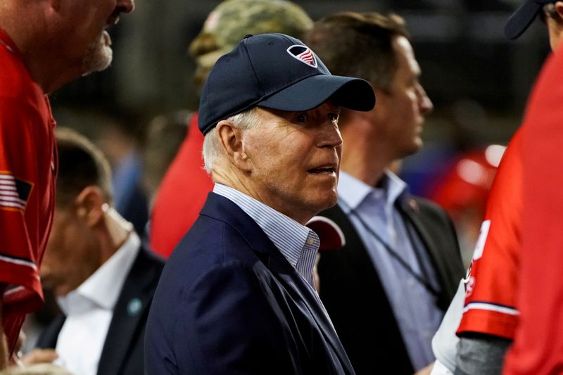 &copy; Reuters. FILE PHOTO: U.S. President Joe Biden sits in the Republican dugout during the annual Congressional Baseball game at Nationals Park in Washington, U.S., September 29, 2021. REUTERS/Elizabeth Frantz