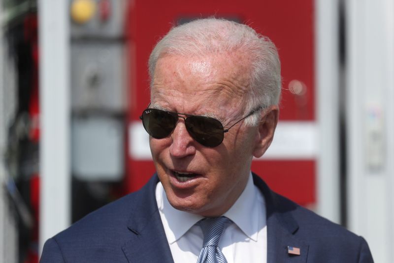 © Reuters. FILE PHOTO: U.S. President Joe Biden speaks as he tours the facilities of the Flatirons Campus Laboratories and Offices of the National Renewable Energy Laboratory (NREL), in Arvada, Colorado, U.S. September 14, 2021. REUTERS/Leah Millis