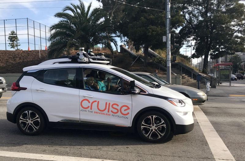 &copy; Reuters. FILE PHOTO: A Cruise self-driving car, which is owned by General Motors Co, is seen outside the company’s headquarters in San Francisco where it does most of its testing, in California, U.S., September 26, 2018.    REUTERS/Heather Somerville/File Photo