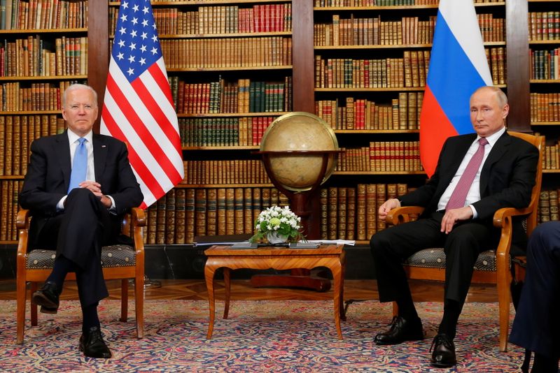 &copy; Reuters. Presidente dos EUA, Joe Biden, e presidente da Rússia, Vladimir Putin
16/06/2021
REUTERS/Denis Balibouse