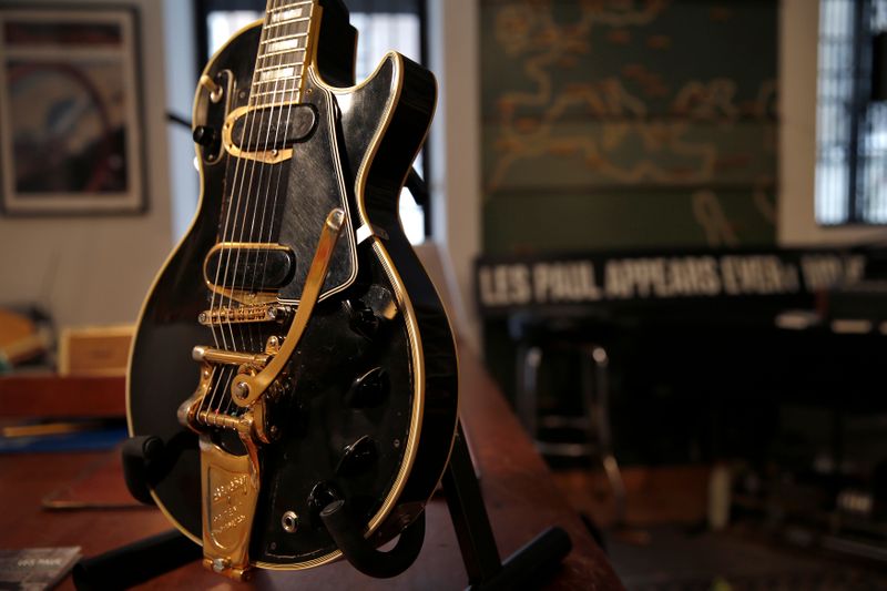 &copy; Reuters. FILE PHOTO: The Les Paul guitar known as "Black Beauty", which will go up for auction next month, is seen in the offices of Guernsey's Auctions President Arlan Ettinger in New York January 29, 2015.  Picture taken January 29.  REUTERS/Mike Segar 