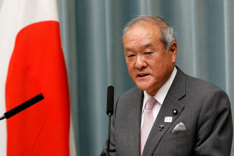 &copy; Reuters. FILE PHOTO: Japan's Olympics Minister Shunichi Suzuki speaks at a news conference in Tokyo, Japan August 3,  2017. REUTERS/Kim Kyung-Hoon