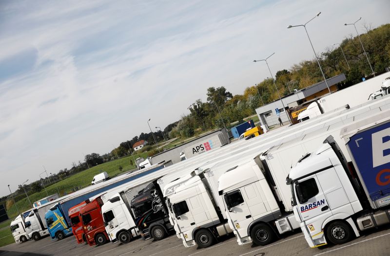 &copy; Reuters. FILE PHOTO: Trucks park at the highway A2 parking near Warsaw, Poland, September 28, 2021. REUTERS/Kacper Pempel