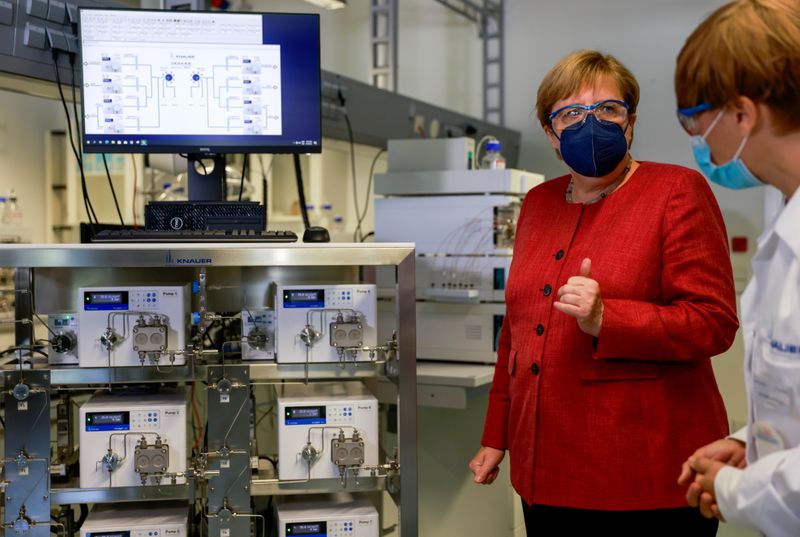 &copy; Reuters. FILE PHOTO: German Chancellor Angela Merkel speaks with Head of Applications and Academy Kathryn Monks as she stands next to impingement jets mixing skids for large scale production, during a visit to the plant of Knauer, a manufacturer of laboratory inst