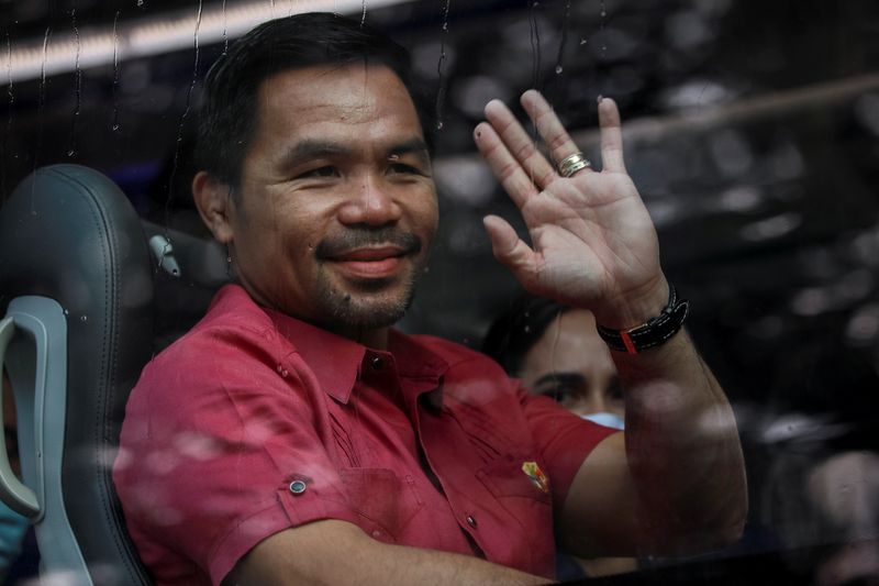 &copy; Reuters. Ex-boxeador Manny Pacquiao acena antes de registrar sua candidatura à Presidência das Filipinas na Cidade de Pasay, região metropolitana da capital Manila
01/10/2021 REUTERS/Eloisa Lopez