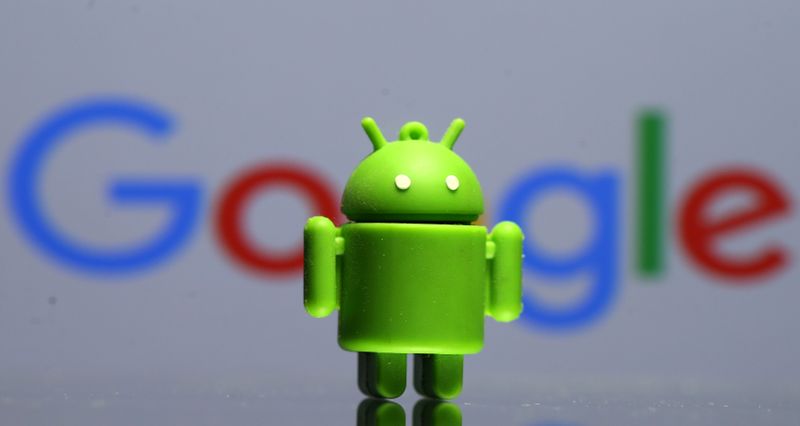 &copy; Reuters. FILE PHOTO: A 3D printed Android mascot Bugdroid is seen in front of a Google logo in this illustration taken July 9, 2017.  REUTERS/Dado Ruvic/Illustration
