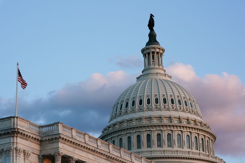 &copy; Reuters. FILE PHOTO: The U.S. Capitol building on Capitol Hill, seen during sunset in Washington, U.S., September 30, 2021. REUTERS/Elizabeth Frantz