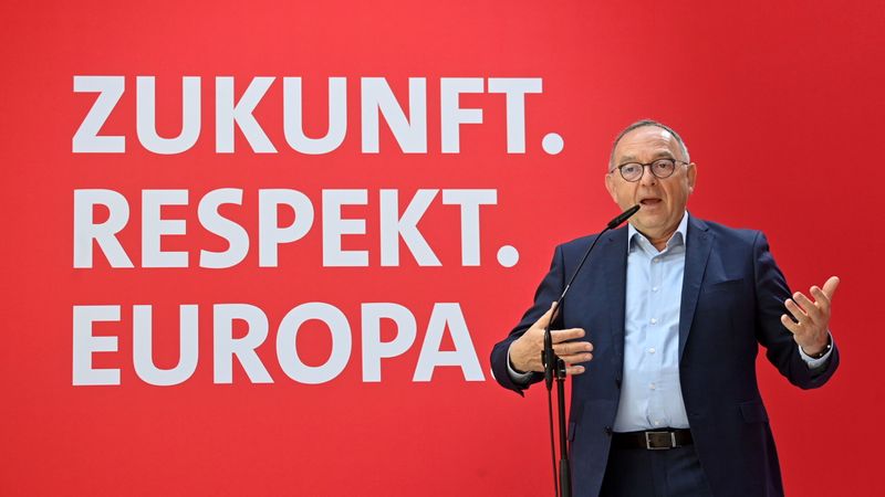 &copy; Reuters. FILE PHOTO: Norbert Walter-Borjans, co-leader of Germany's Social Democratic (SPD) party, speaks during a joint news conference with the SPD's top candidate for regional elections in Saxony-Anhalt Katja Paehle one day after regional elections in Saxony-An