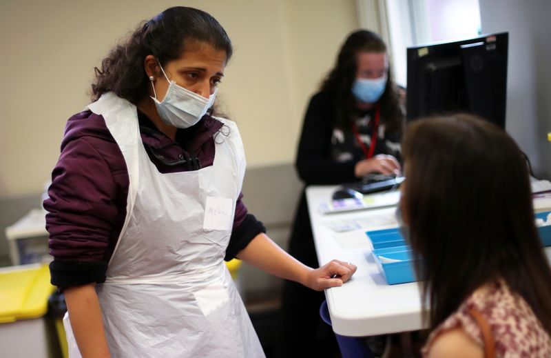 بريطانيا تسجل 121 وفاة بفيروس كورونا و 30301 إصابة جديدة