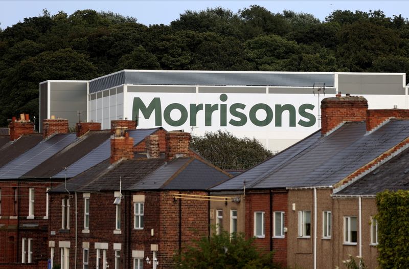 &copy; Reuters. Vista externa de unidade do supermercado Morrisons, na Grã-Bretanha. 16/8/2021. REUTERS/Lee Smith
