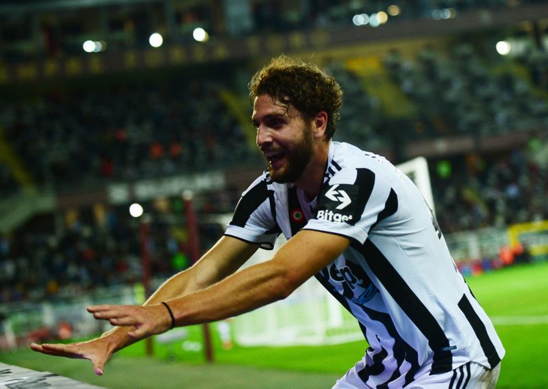 &copy; Reuters. Manuel Locatelli comemora gol da vitória da Juventus sobre o Torino. 2/10/2021 REUTERS/Massimo Pinca