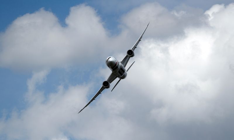 &copy; Reuters. FILE PHOTO: A Boeing 787-8 puts on a display at the Farnborough Airshow, in Farnborough, Britain July 16, 2018.  REUTERS/Peter Nicholls/File Photo