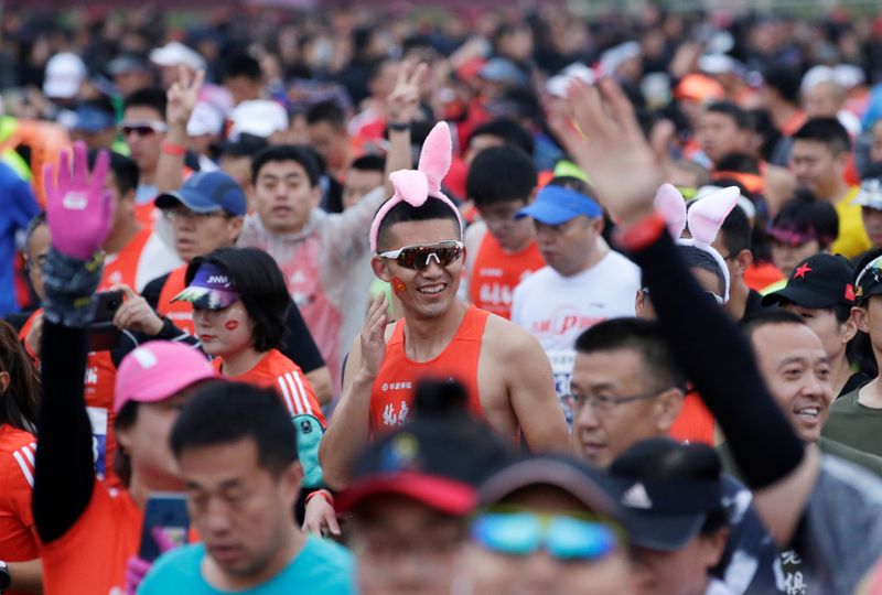 &copy; Reuters. Participantes da maratona de Pequim. 3/11/2019. REUTERS/Jason Lee