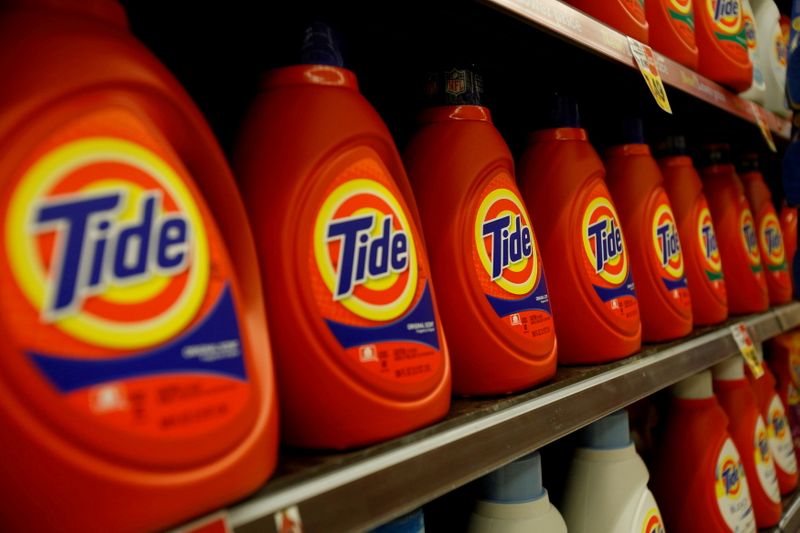 &copy; Reuters. FILE PHOTO: Tide laundry detergent, a product distributed by Procter & Gamble, is pictured on sale at a Ralphs grocery store in Pasadena, California January 21, 2014.  REUTERS/Mario Anzuoni