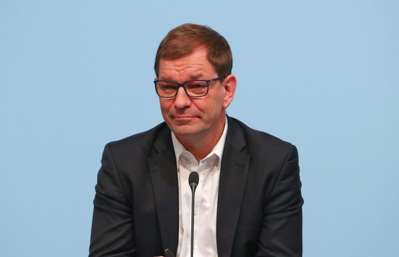 &copy; Reuters. FILE PHOTO: Markus Duesmann, board member of German luxury carmaker BMW attends the company's annual news conference in Munich, Germany, March 21, 2018.   REUTERS/Michael Dalder