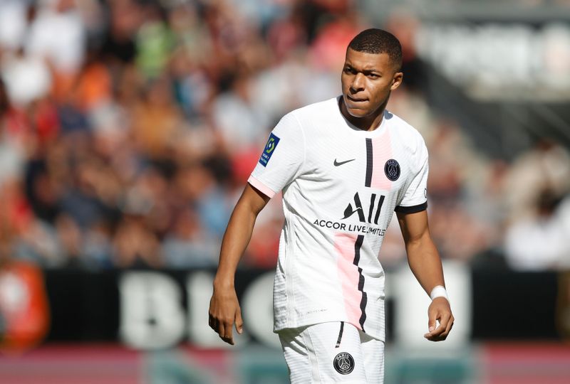 &copy; Reuters. Kylian Mbappe del Paris Saint-Germain en el Roazhon Park, Rennes, Francia, 3 de octubre de 2021. REUTERS/Stephane Mahe