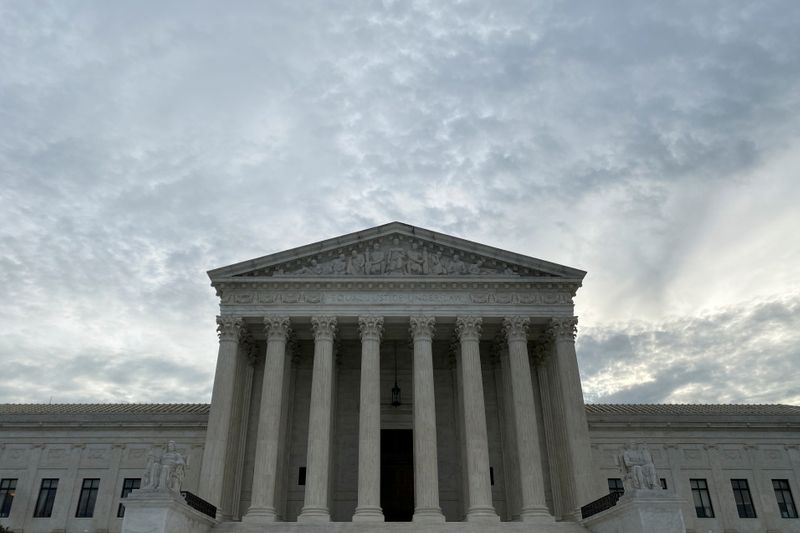 &copy; Reuters. FILE PHOTO: A general view of the Supreme Court building at the start of the court's new term in Washington, U.S. October 4, 2021. REUTERS/Jonathan Ernst