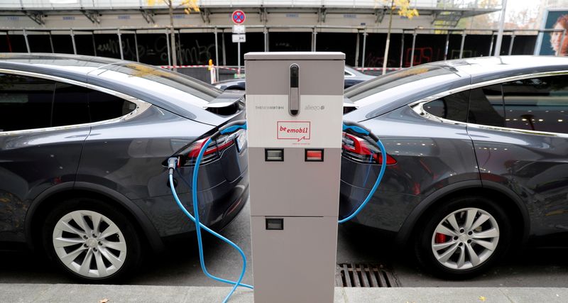 &copy; Reuters. FILE PHOTO: Tesla Model X electric cars recharge their batteries in Berlin, Germany, November 13, 2019.   REUTERS/Fabrizio Bensch/File Photo
