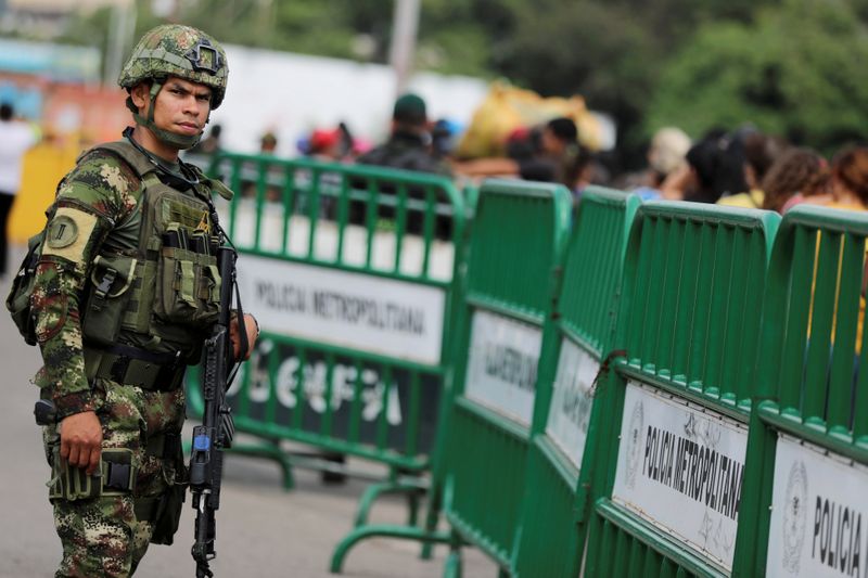 &copy; Reuters. Soldado colombiano na passagem de fronteira com a Venezuela na Ponte Simon Bolívar
03/05/2019
REUTERS/Luisa Gonzalez