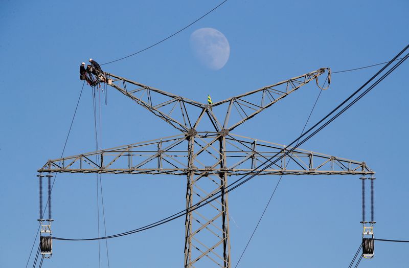 &copy; Reuters. FILE PHOTO: The moon rises as electricians work atop a power pole near the lignite power plant of Neurath of German energy supplier and utility RWE, near Rommerskirchen north-west of Cologne, Germany, February 5, 2020.    REUTERS/Wolfgang Rattay