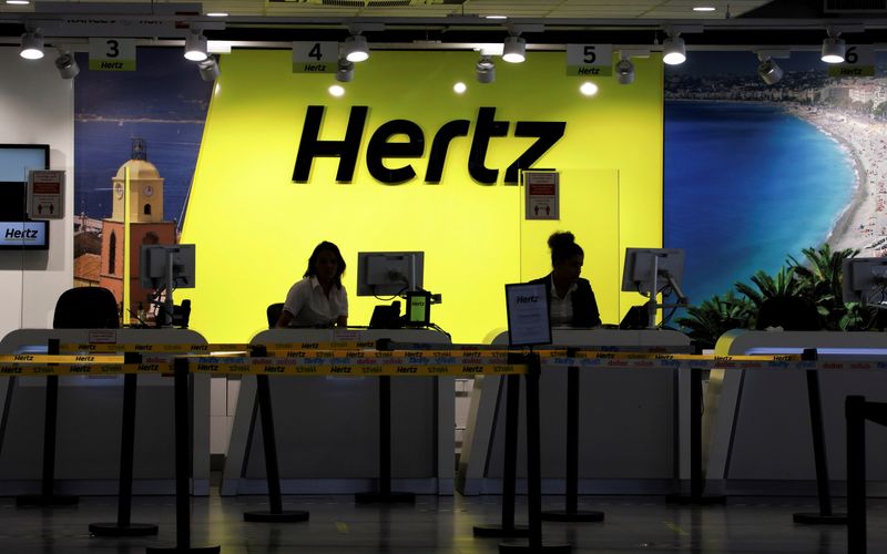 &copy; Reuters. FILE PHOTO: The desk of car rental company Hertz is seen at Nice International airport in Nice, France, May 27, 2020. REUTERS/Eric Gaillard 