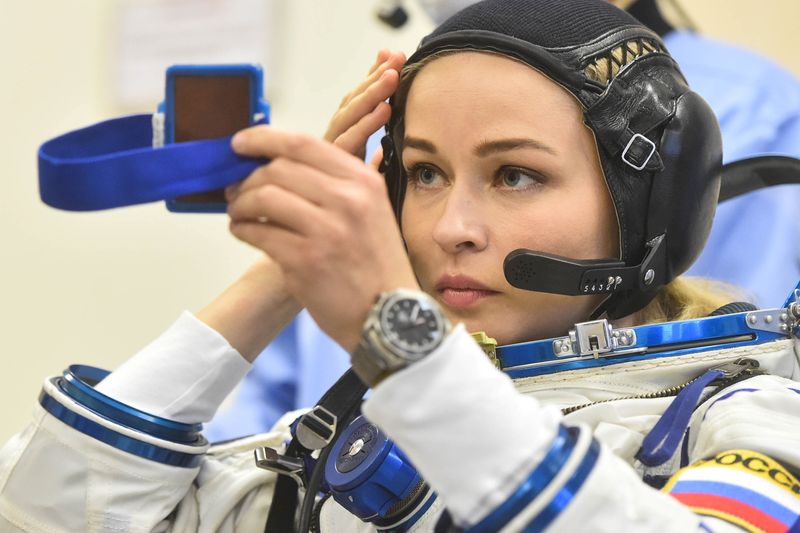 &copy; Reuters. Atriz russa Yulia Peresild se arruma antes de decolagem para a Estação Espacial Internacional
05/10/2021
Andrey Shelepin/GCTC/Roscosmos/Divulgação via REUTERS