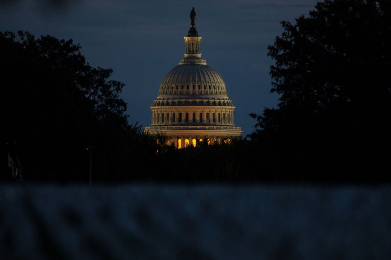 &copy; Reuters. The U.S. Capitol building is pictured at dawn along the National Mall in Washington, U.S., September 29, 2021.  REUTERS/Tom Brenner