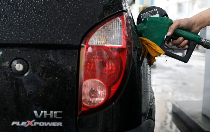 &copy; Reuters. Carro abastecido a etanol em posto de combustível no Rio de Janeiro (RJ) 
30/04/2008
REUTERS/Sergio Moraes