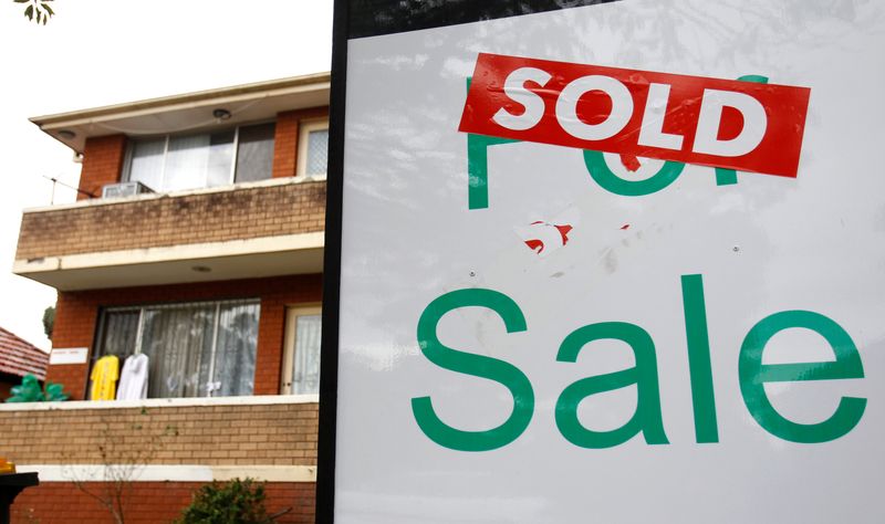 &copy; Reuters. A 'For Sale' sign is seen in front of an apartment building in Melbourne July 12, 2010. REUTERS/Mick Tsikas/Files