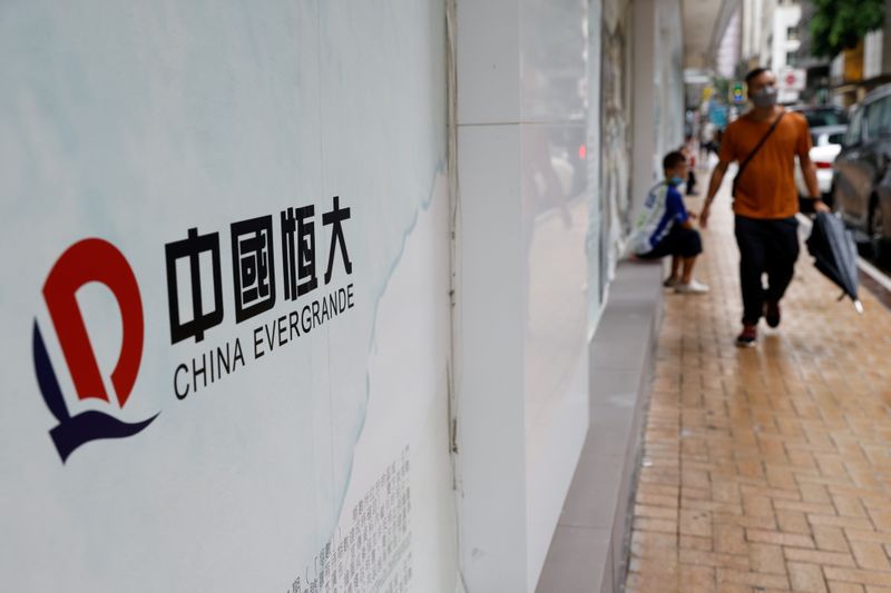 &copy; Reuters. FILE PHOTO: The logo of China Evergrande is seen at outside China Evergrande Centre building in Hong Kong, China September 23, 2021. REUTERS/Tyrone Siu