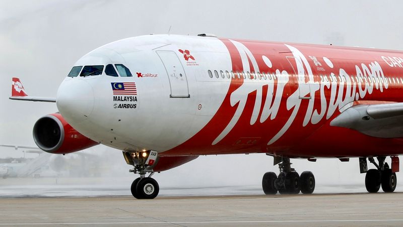 &copy; Reuters. AirAsia a annoncé mercredi être parvenu à un accord avec Airbus pour redéfinir les conditions d'une commande portant sur 362 appareils A321neo, dont 13 remplaceront des A320neo initialement commandés par la compagnie aérienne malaisienne. /Photo d'a