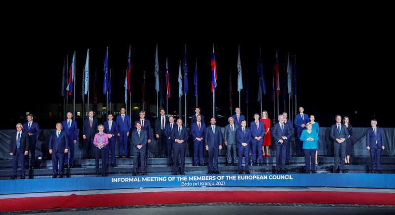 &copy; Reuters. قادة البلقان والاتحاد الأوروبي يحضرون اجتماعا غير رسمي قبل قمة الاتحاد الأوروبي-البلقان في بردو بسلوفينيا يوم الثلاثاء. تصوير: بوروت زيفول