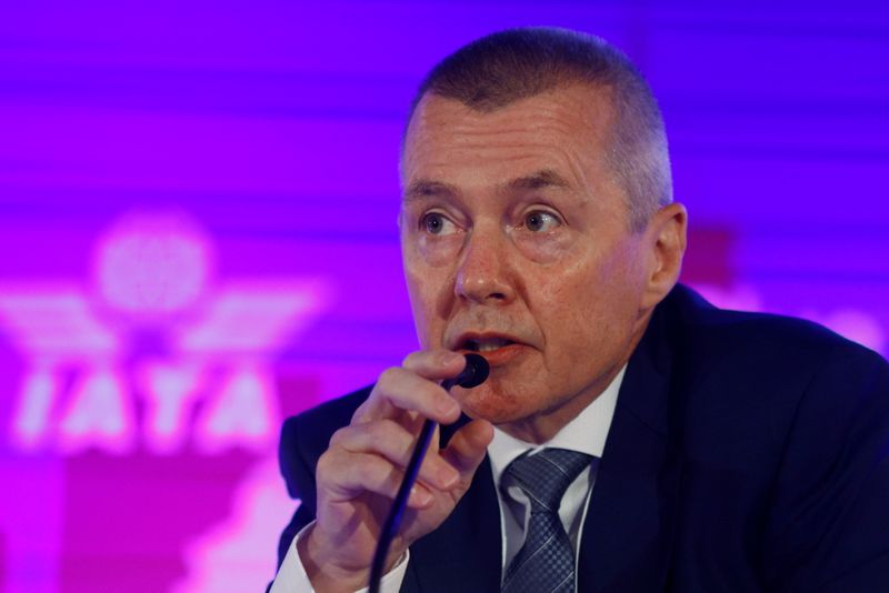 &copy; Reuters. Willie Walsh, director general of the International Air Transport Association, speaks at the IATA’s Annual General Meeting in Boston, Massachusetts, U.S., October 4, 2021.   REUTERS/Brian Snyder