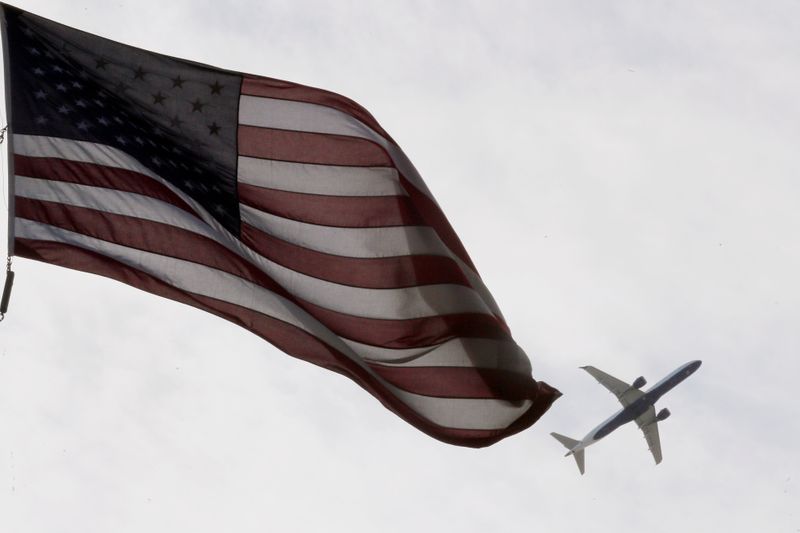 &copy; Reuters. FILE PHOTO: A Delta Airlines flight takes off past a U.S. flag in Boston, Massachusetts, U.S., May 27, 2021.   REUTERS/Brian Snyder/File Photo