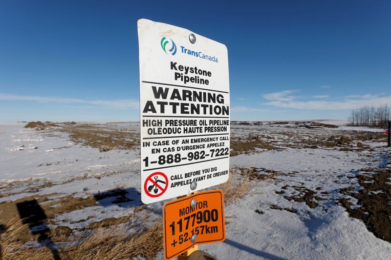 &copy; Reuters. FILE PHOTO: The route of the Keystone XL crude oil pipeline lies idle through a farmer's field after construction stopped near Oyen, Alberta, Canada February 1, 2021.  REUTERS/Todd Korol