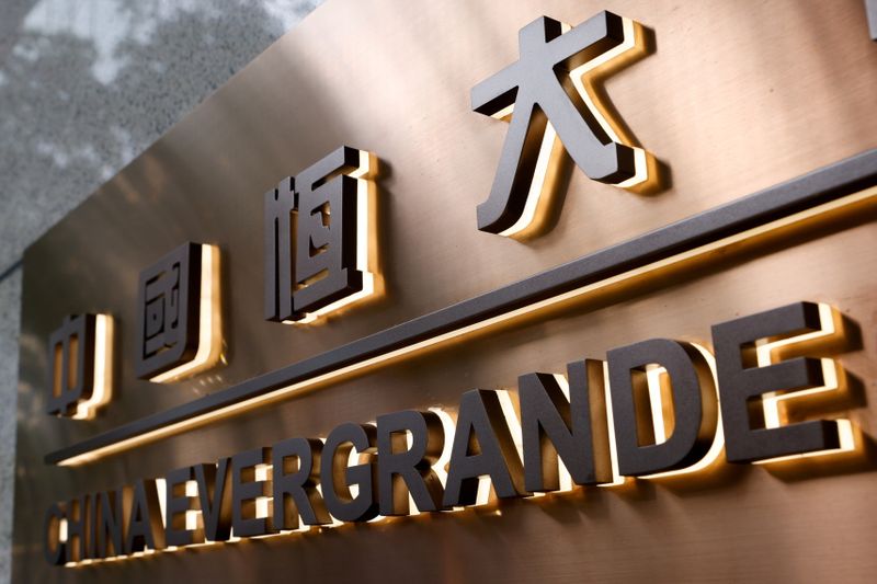 © Reuters. FILE PHOTO: The China Evergrande Centre building sign is seen in Hong Kong, China, September 23, 2021. REUTERS/Tyrone Siu  