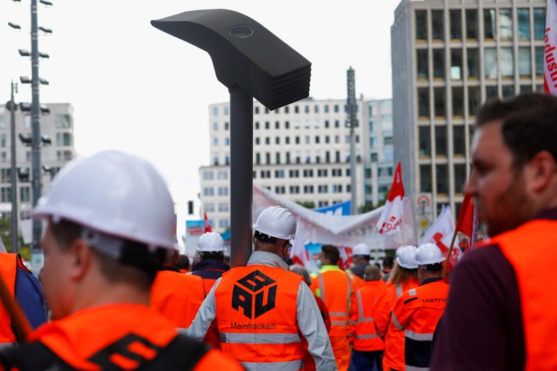 German construction workers threaten nationwide strike for higher wages